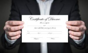 離婚における一括査定で名義が夫の場合、妻も関わるべきか？