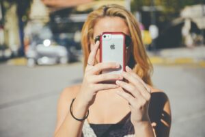 一括査定の写真撮影をプロに依頼する際の費用対効果は？